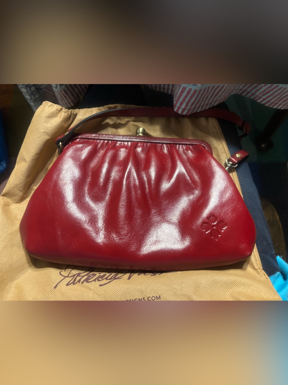 NWOT Patricia Nash clam-shell purse